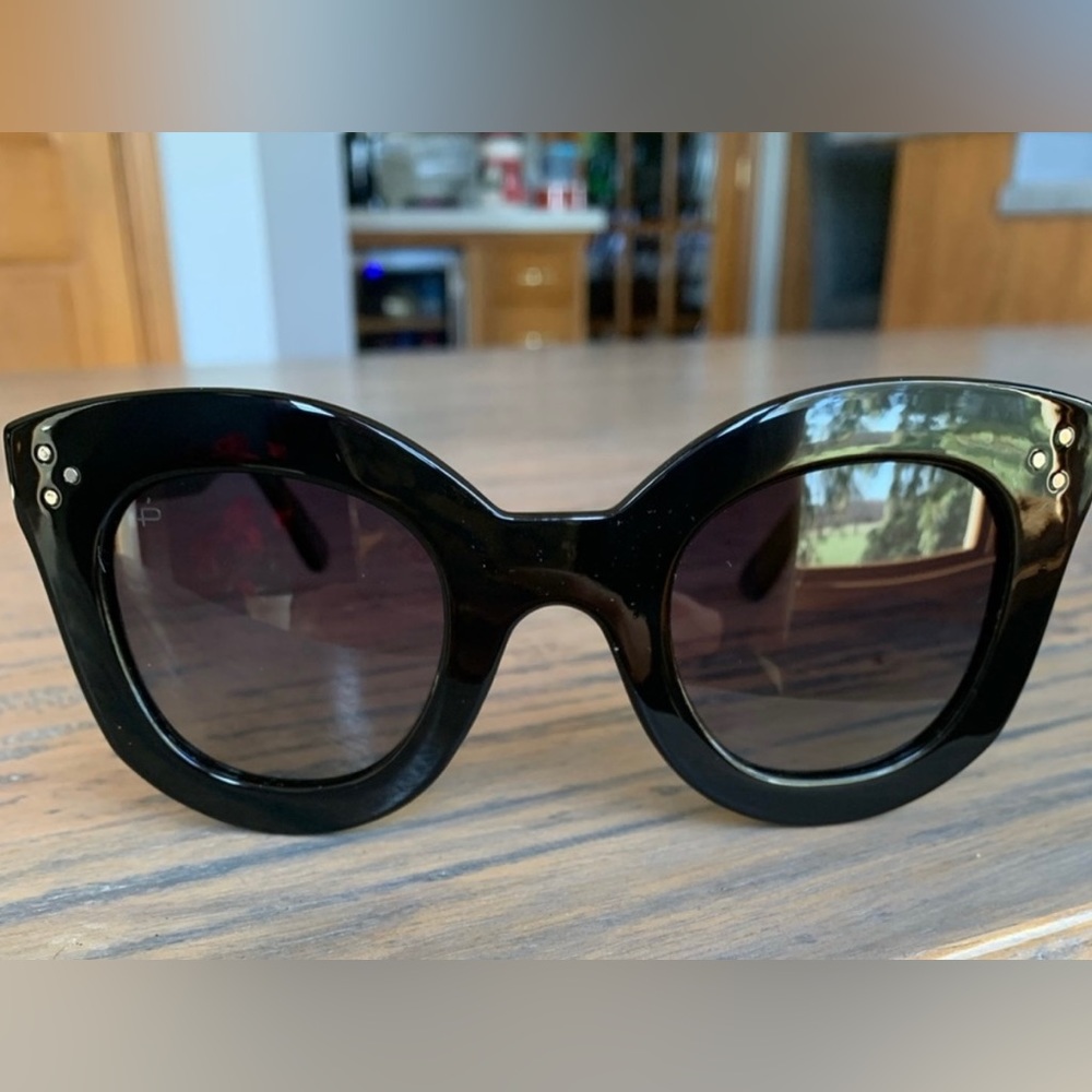 Privé Revaux Monroe - Madeline Limited Edition Black sunglasses with case New